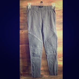 Beulah motor leggings size small. Never worn.